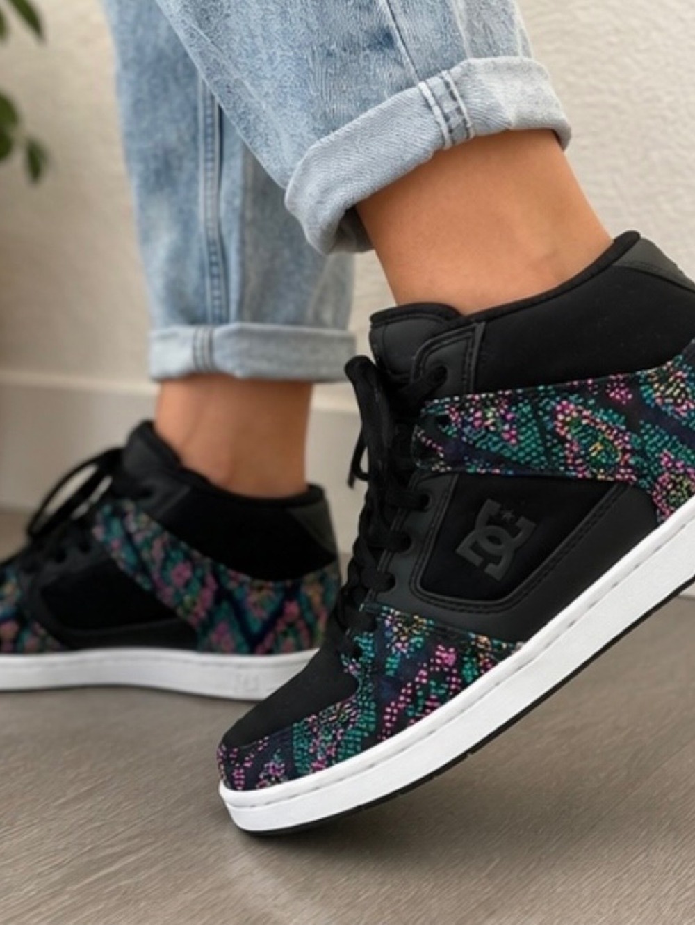 Size 8-DC Women’s Manteca skate shoes